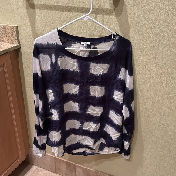 Splendid cute blue and white long sleeve Flowy top - Picture 1 of 10